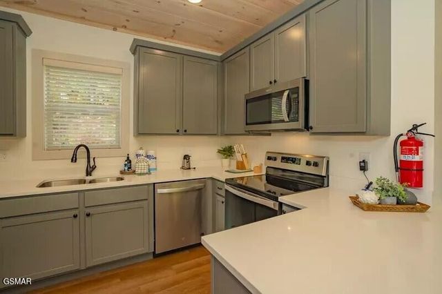 821 Sunshine Trail, Gatlinburg, TN 37738