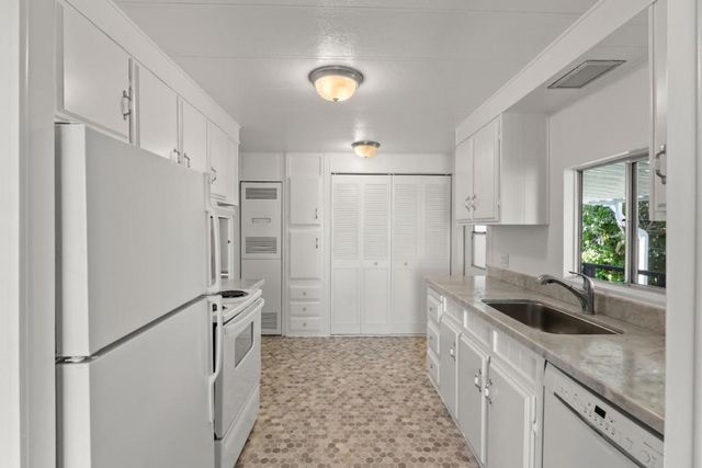 19 Dolphin Court, Half Moon Bay, CA 94019