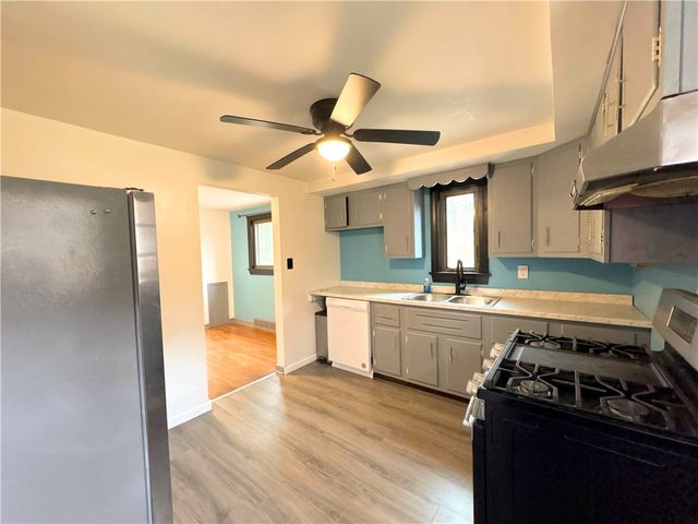 1711 Lime Hollow Rd, Penn Hills, PA 15235