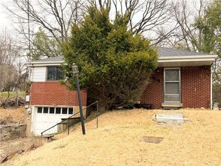 1711 Lime Hollow Rd, Penn Hills, PA 15235