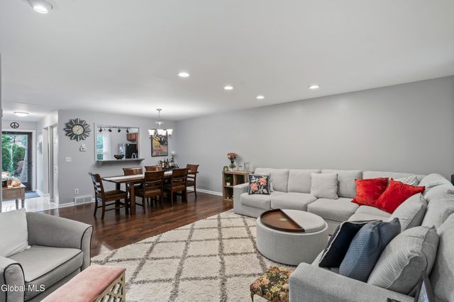 174 Williamsburg Court, Albany, NY 12203