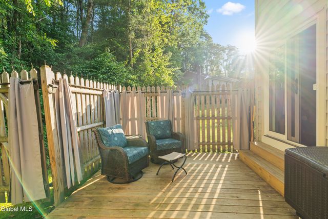 174 Williamsburg Court, Albany, NY 12203