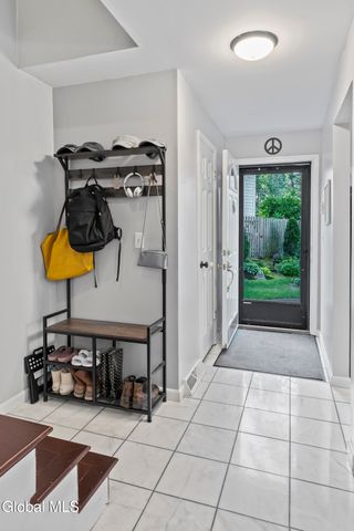 174 Williamsburg Court, Albany, NY 12203