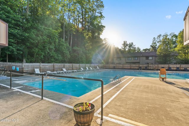 174 Williamsburg Court, Albany, NY 12203