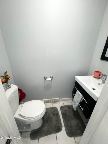 174 Williamsburg Court, Albany, NY 12203