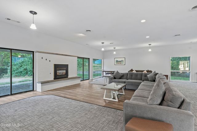 174 Williamsburg Court, Albany, NY 12203