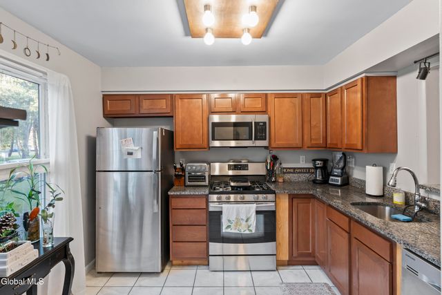 174 Williamsburg Court, Albany, NY 12203