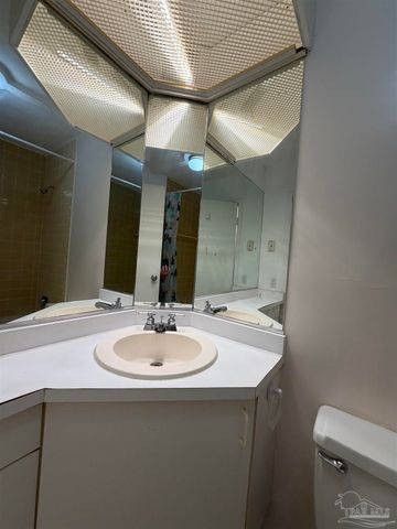 224 E Garden St 305, Pensacola, FL 32502