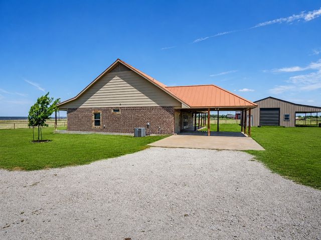 1872 County Road 329, Gainesville, TX 76240