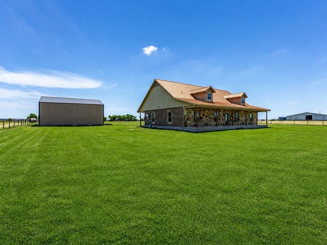 1872 County Road 329, Gainesville, TX 76240