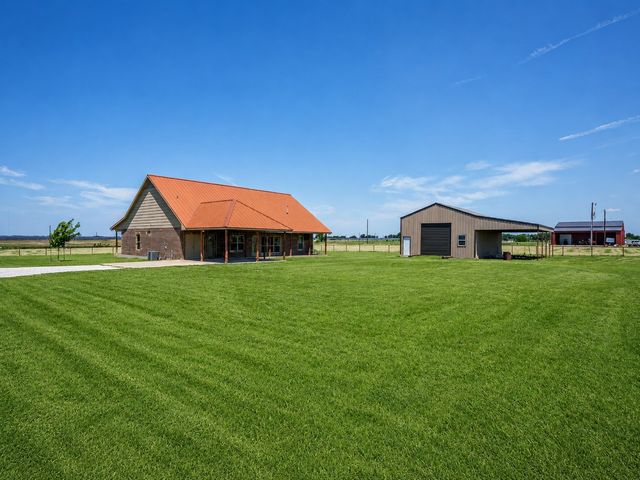 1872 County Road 329, Gainesville, TX 76240