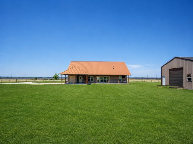 1872 County Road 329, Gainesville, TX 76240