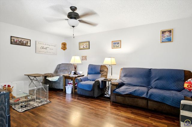 923 SE Wood ST, Topeka, KS 66607