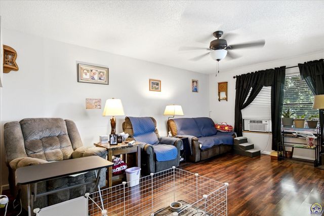 923 SE Wood ST, Topeka, KS 66607