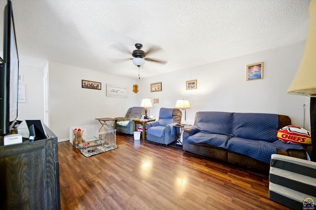 923 SE Wood ST, Topeka, KS 66607