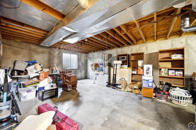 923 SE Wood ST, Topeka, KS 66607