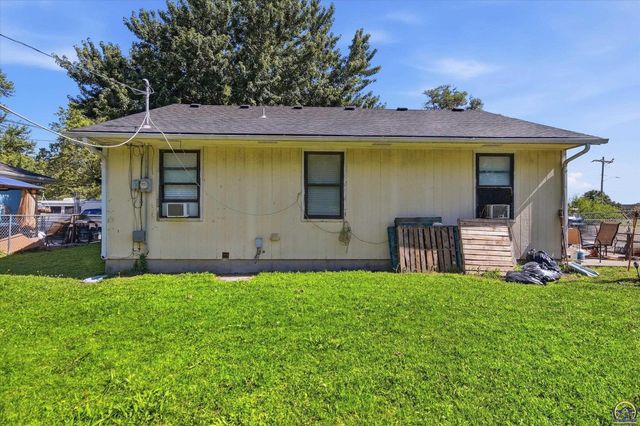 923 SE Wood ST, Topeka, KS 66607