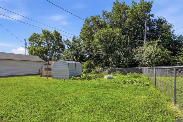 923 SE Wood ST, Topeka, KS 66607