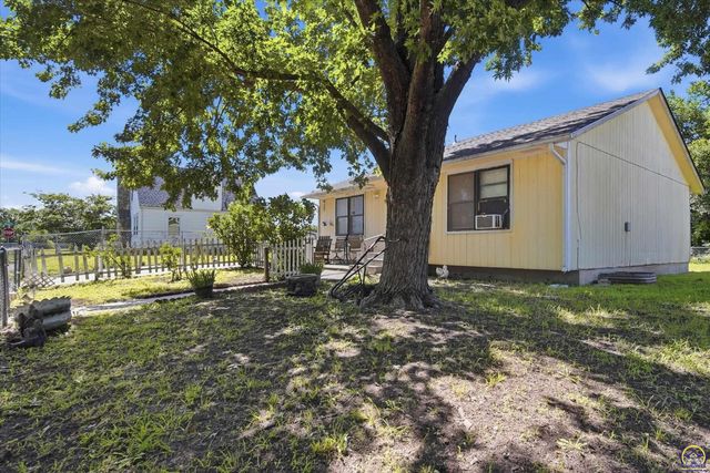 923 SE Wood ST, Topeka, KS 66607