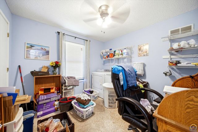 923 SE Wood ST, Topeka, KS 66607