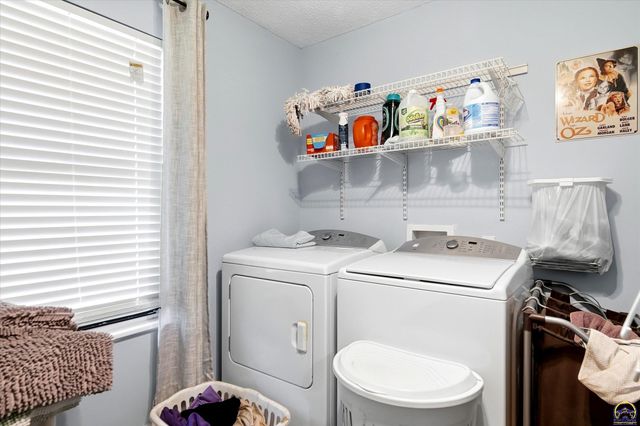 923 SE Wood ST, Topeka, KS 66607