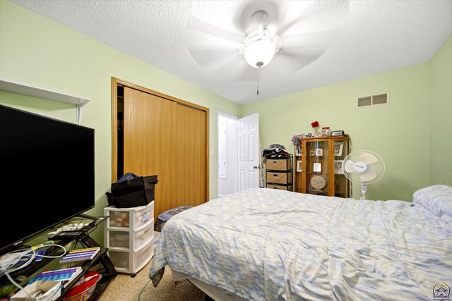 923 SE Wood ST, Topeka, KS 66607