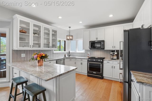 5480 Lancaster Lane, Commerce Charter Township, MI 48382