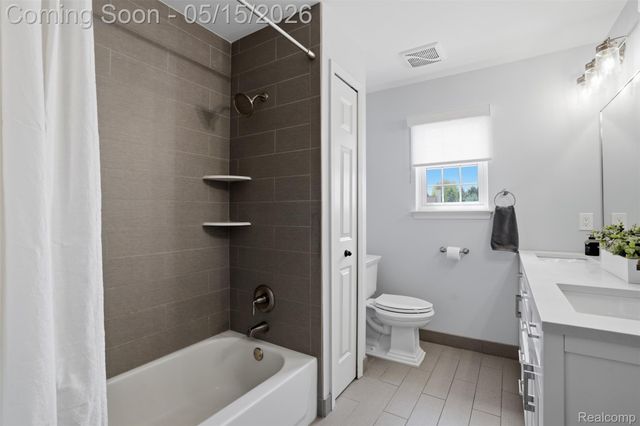5480 Lancaster Lane, Commerce Charter Township, MI 48382