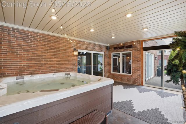 5480 Lancaster Lane, Commerce Charter Township, MI 48382