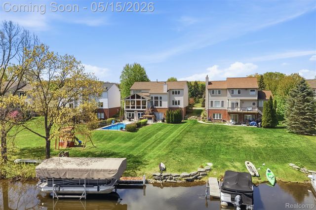 5480 Lancaster Lane, Commerce Charter Township, MI 48382