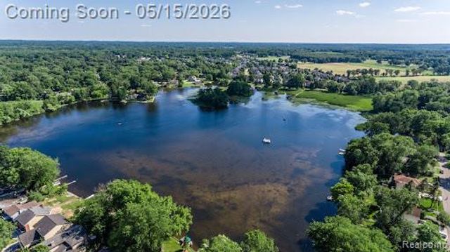 5480 Lancaster Lane, Commerce Charter Township, MI 48382