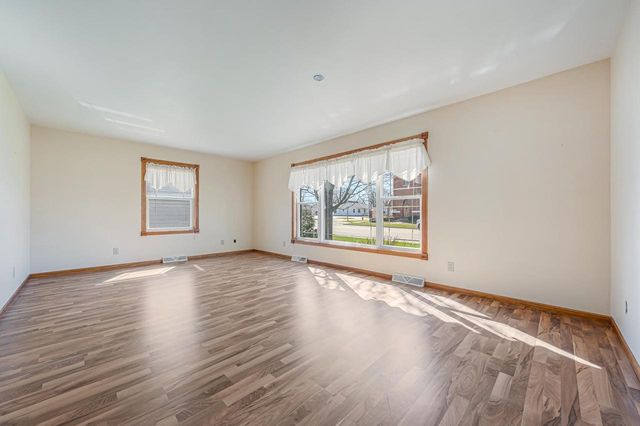 410 W MAIN STREET, Winneconne, WI 54986