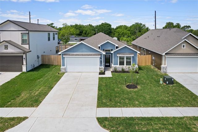 506 Magnetic Hill Dr, Crosby, TX 77532