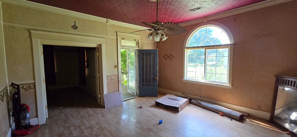 Image 3 of property listing at 514 N Cherry Street, Centralia, IL 62801