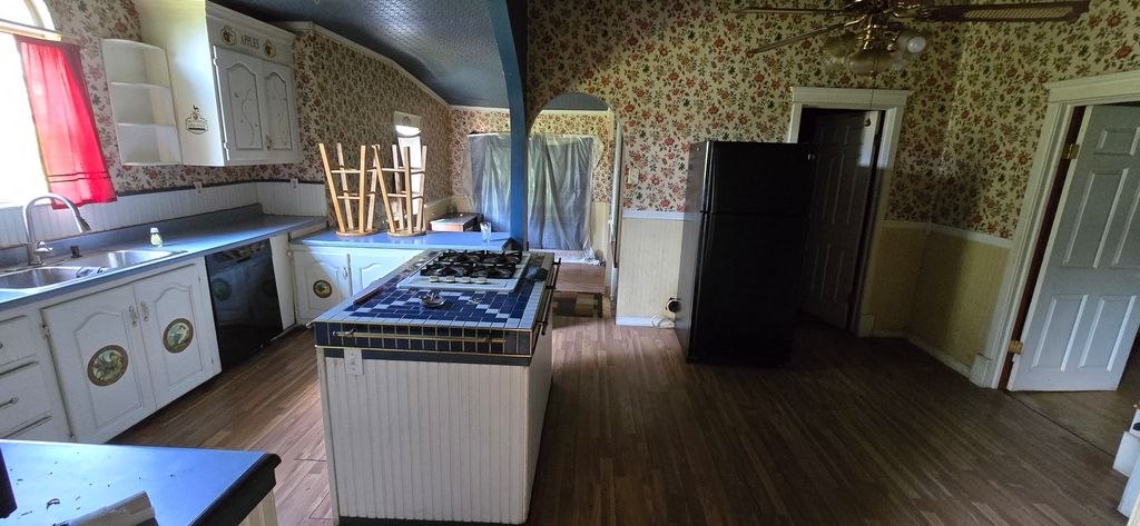 Image 6 of property listing at 514 N Cherry Street, Centralia, IL 62801