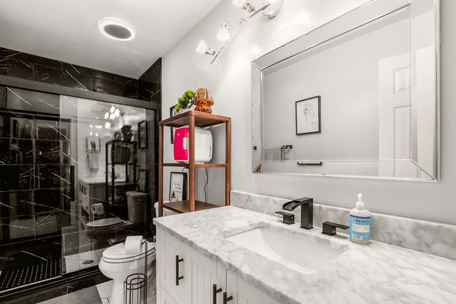 1693 S Candlestick Way 1693, Waukegan, IL 60085