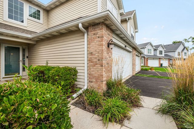 1693 S Candlestick Way 1693, Waukegan, IL 60085