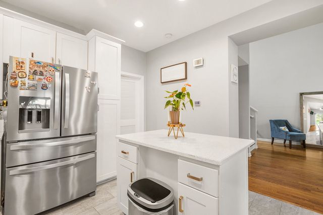 1693 S Candlestick Way 1693, Waukegan, IL 60085