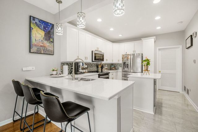 1693 S Candlestick Way 1693, Waukegan, IL 60085