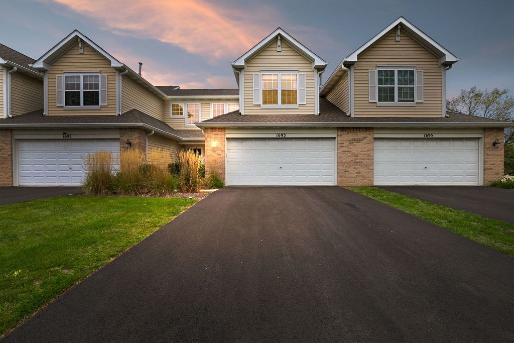 1693 S Candlestick Way 1693, Waukegan, IL 60085