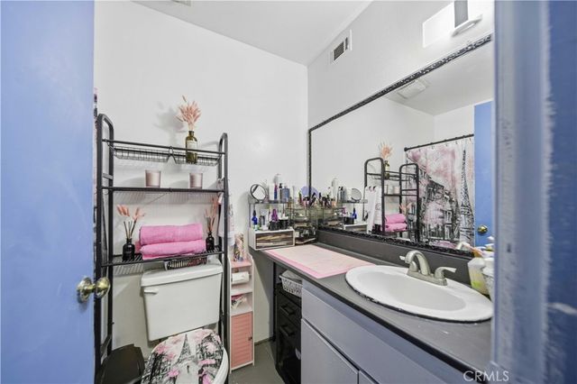 18316 Hatteras Street 26, Tarzana, CA 91356