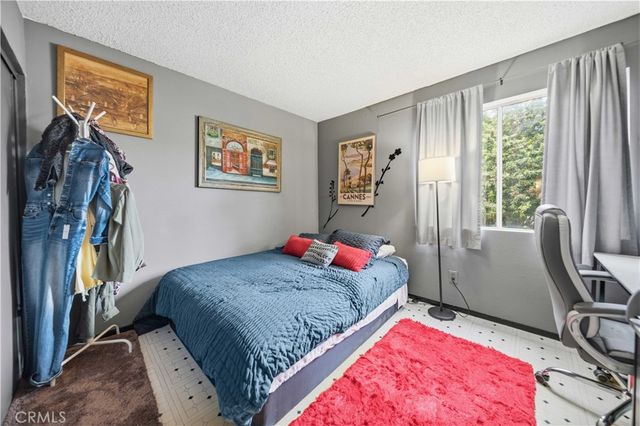 18316 Hatteras Street 26, Tarzana, CA 91356