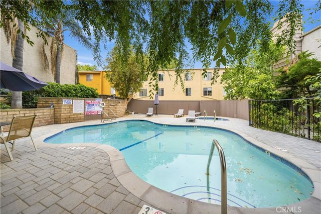 18316 Hatteras Street 26, Tarzana, CA 91356