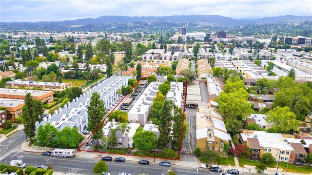 18316 Hatteras Street 26, Tarzana, CA 91356