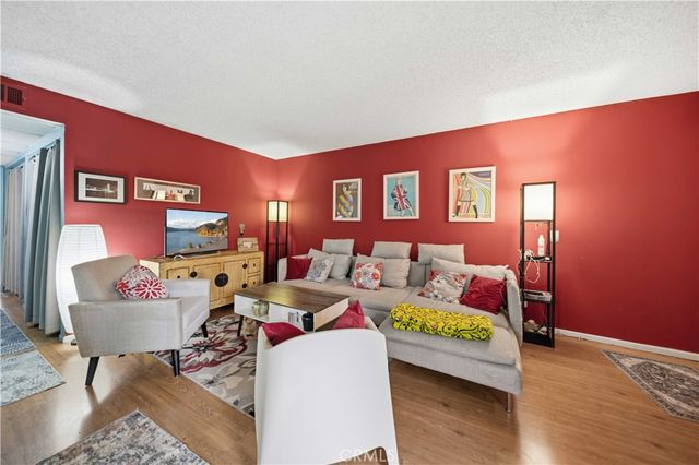 18316 Hatteras Street 26, Tarzana, CA 91356