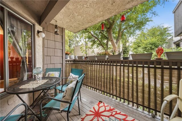 18316 Hatteras Street 26, Tarzana, CA 91356