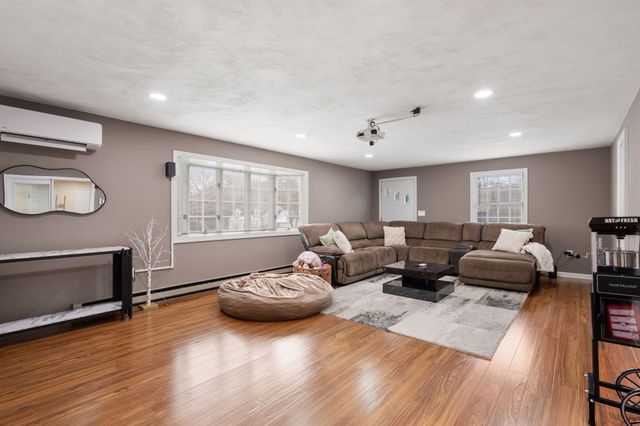 120 Brattle St, Worcester, MA 01606