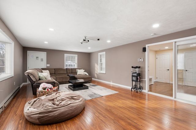 120 Brattle St, Worcester, MA 01606