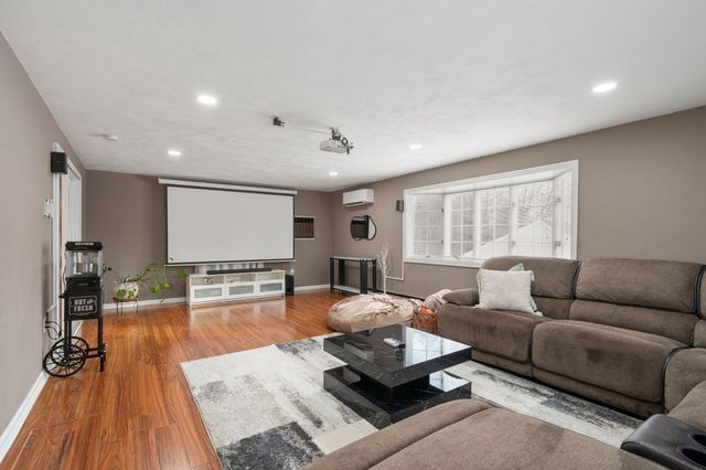 120 Brattle St, Worcester, MA 01606