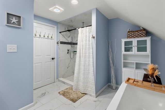 120 Brattle St, Worcester, MA 01606